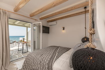 Hotel Fanis - Luxurious Rooms with Sea View